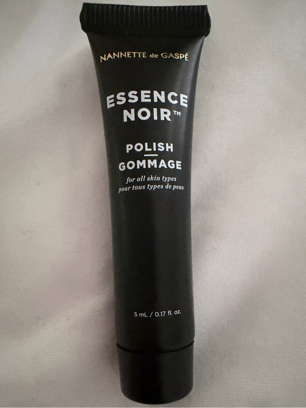 Essence Noir Polish Gommage - Black